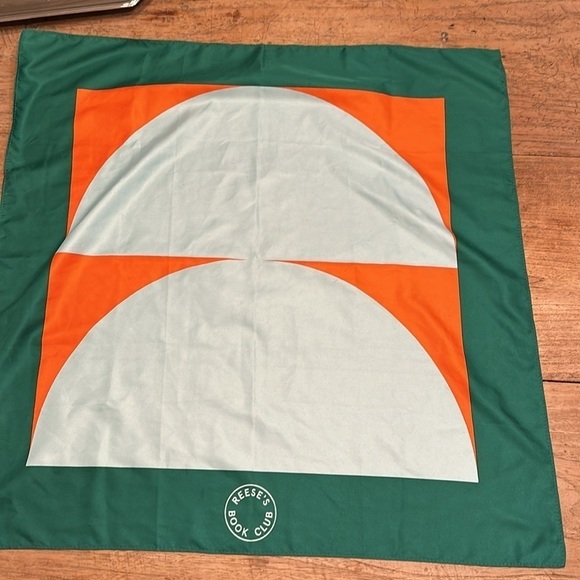 Altru Straw Beach Summer Tote Blue and Reese’s Book Club Scarf - Picture 9 of 10